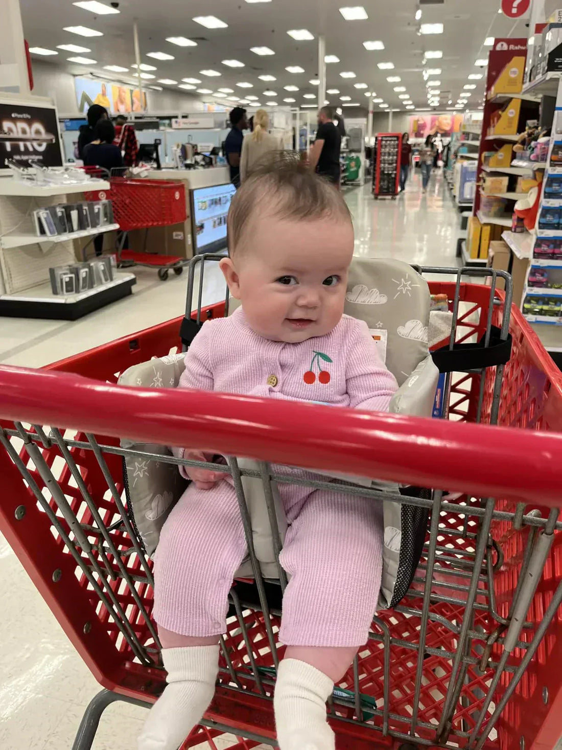 Est-ce qu'une housse de siège de chariot de supermarché convient aux chariots de Costco, Target et Walmart ?